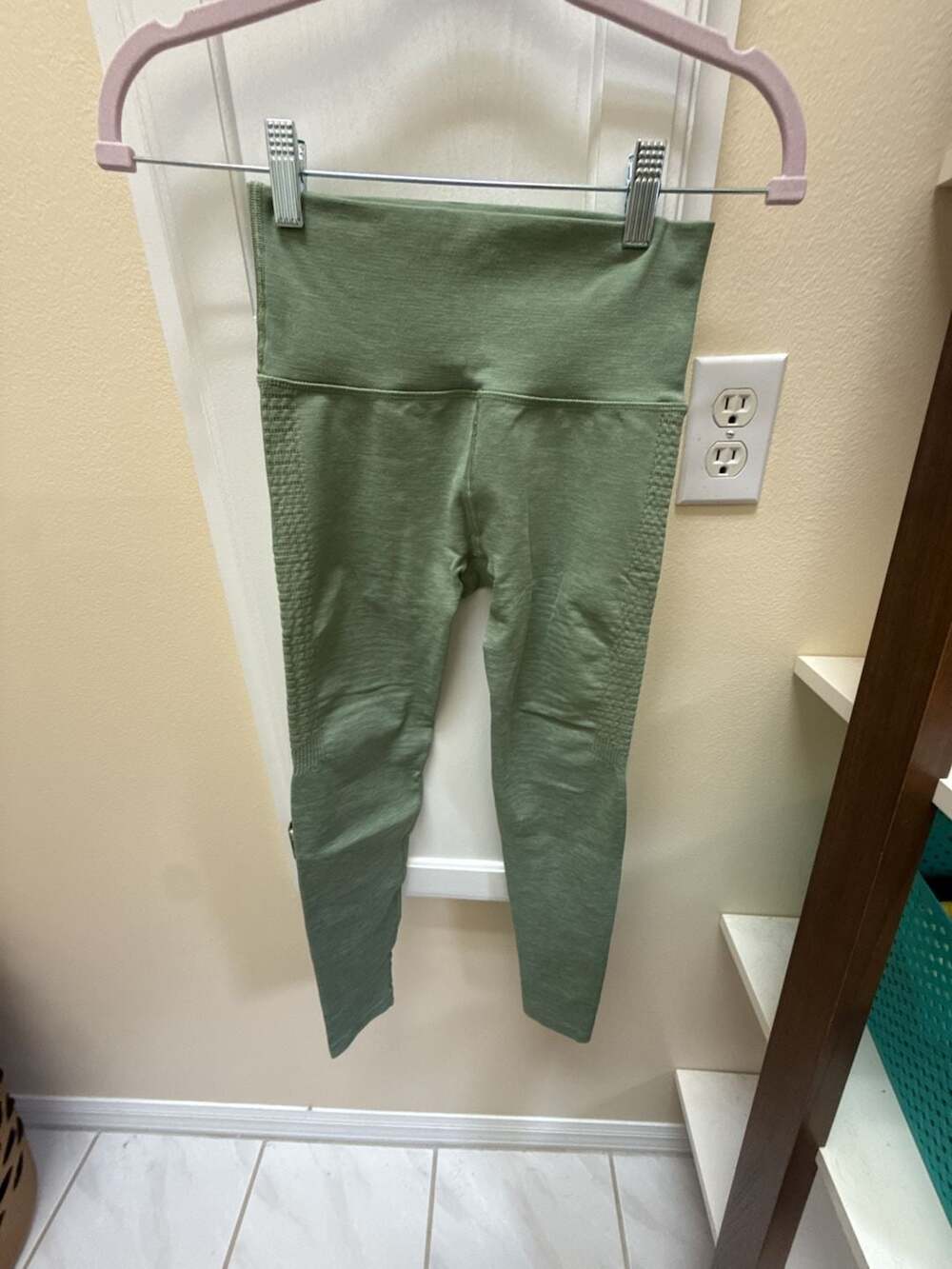 Alphalete Surface Seamless High-Waisted Leggings in Olive Green
